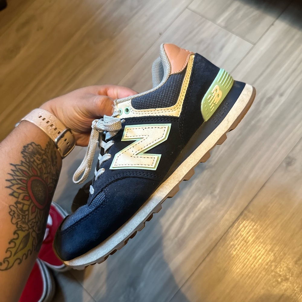 Shoes size 8
